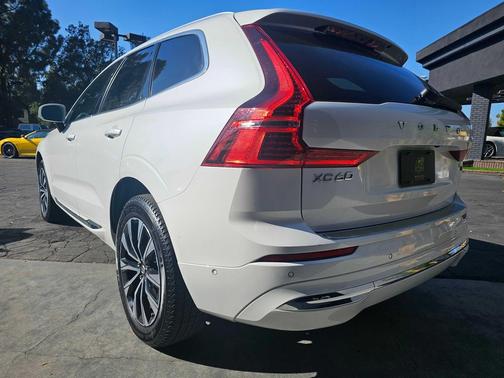 2023 Volvo XC60 B5 Plus Bright Theme