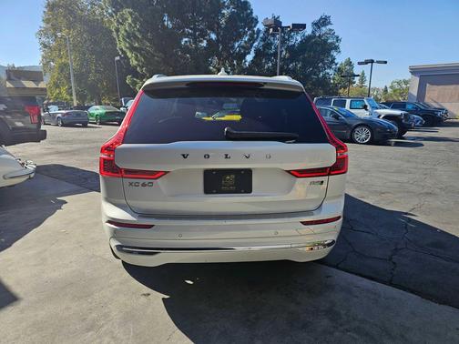 2023 Volvo XC60 B5 Plus Bright Theme