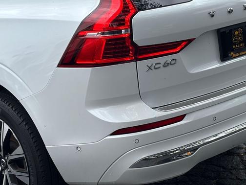 2023 Volvo XC60 B5 Plus Bright Theme