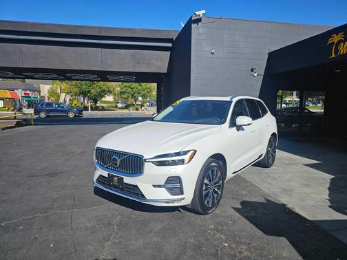 2023 Volvo XC60 B5 Plus Bright Theme