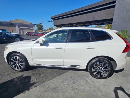 2023 Volvo XC60 B5 Plus Bright Theme