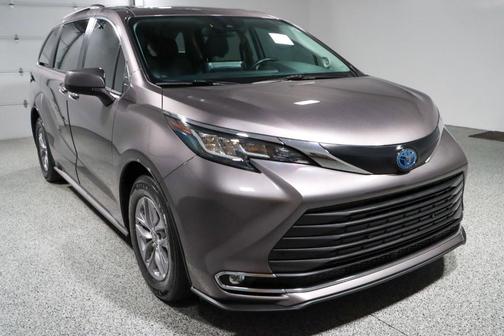 2022 Toyota Sienna XLE