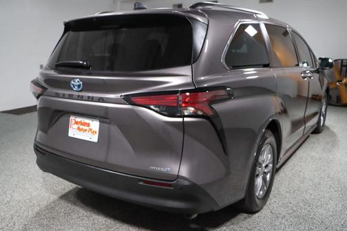 2022 Toyota Sienna XLE