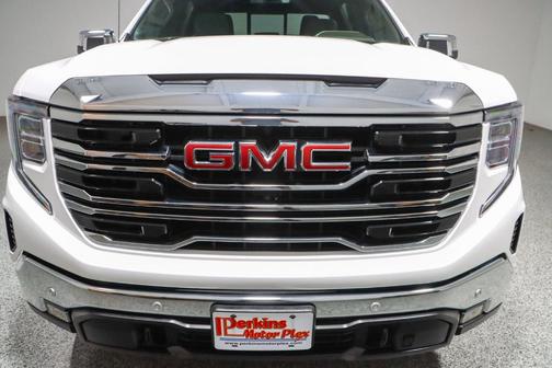 White 2024 GMC Sierra 1500 SLT