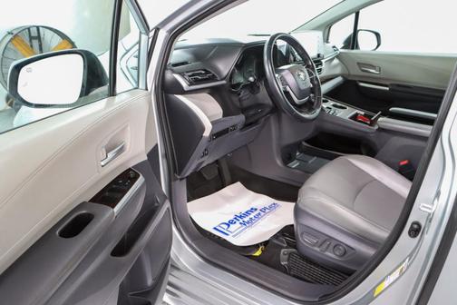 2021 Toyota Sienna XLE