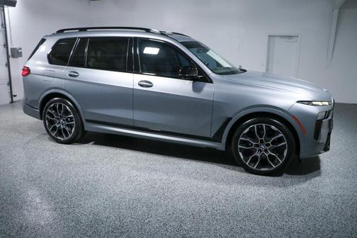 2023 BMW X7 M60i