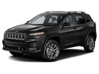 Brilliant Black Crystal Pearlcoat 2016 Jeep Cherokee Overland
