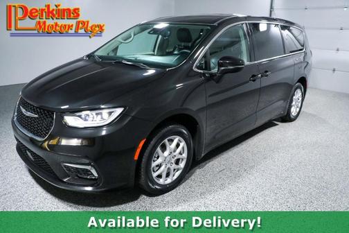 2023 Chrysler Pacifica Touring-L