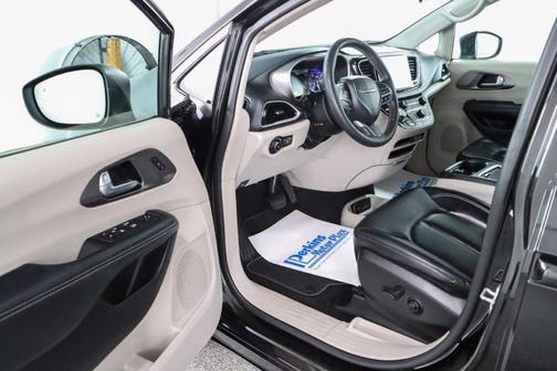 2023 Chrysler Pacifica Touring-L