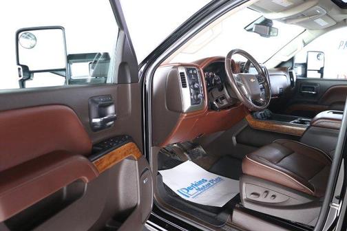 Photo 3 of 40 of 2018 Chevrolet Silverado 2500 High Country