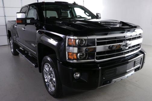 Photo 5 of 40 of 2018 Chevrolet Silverado 2500 High Country