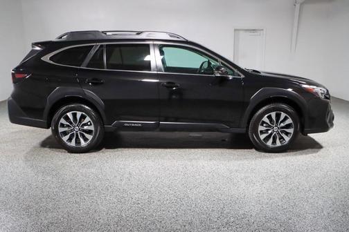 Crystal Black Silica 2023 Subaru Outback Limited