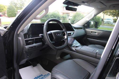 2025 INFINITI QX80 PURE