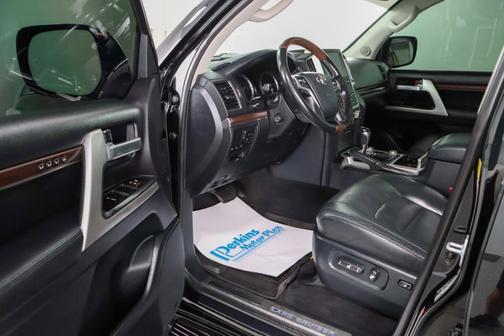 2019 Toyota Land Cruiser V8