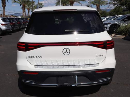 2025 Mercedes-Benz EQB 300 4MATIC