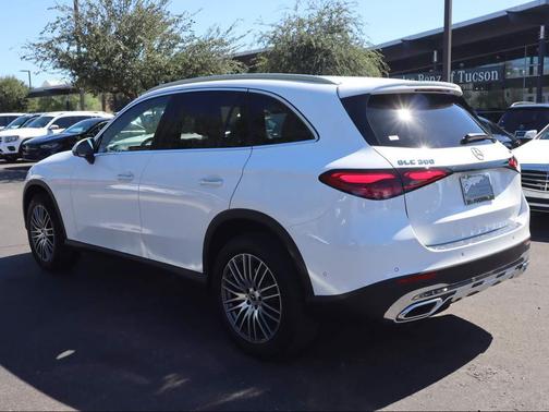 2026 Mercedes-Benz GLC 300 4MATIC