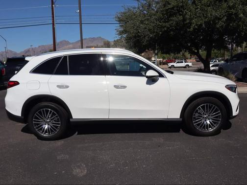 2026 Mercedes-Benz GLC 300 4MATIC