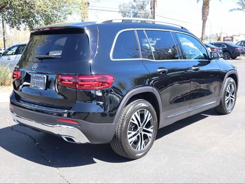 2025 Mercedes-Benz GLB 250 