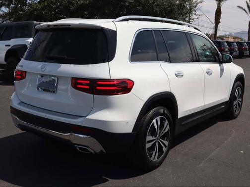Polar White 2026 Mercedes-Benz GLB 250
