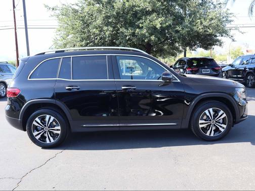 Night Black 2025 Mercedes-Benz GLB 250