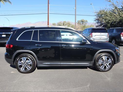 2025 Mercedes-Benz GLB 250 