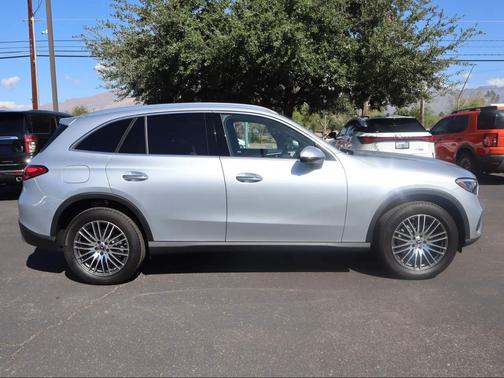 2026 Mercedes-Benz GLC 300 4MATIC