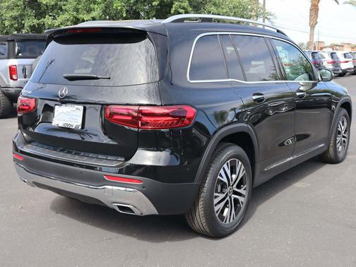 2025 Mercedes-Benz GLB 250 