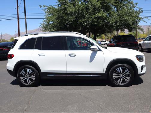 2025 Mercedes-Benz GLB 250 