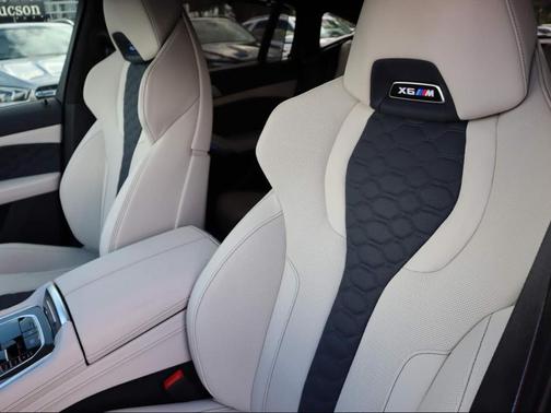 Photo 3 of 16 of 2021 BMW X6 M Base