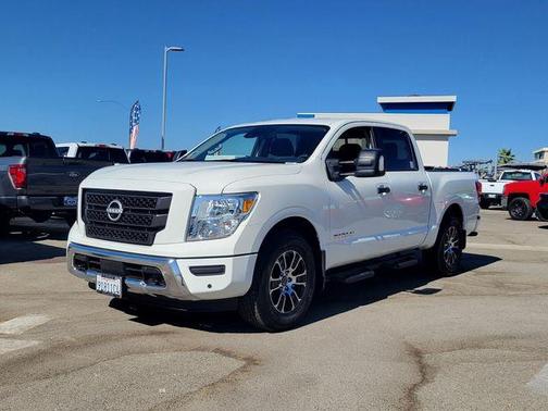2024 Nissan Titan SV