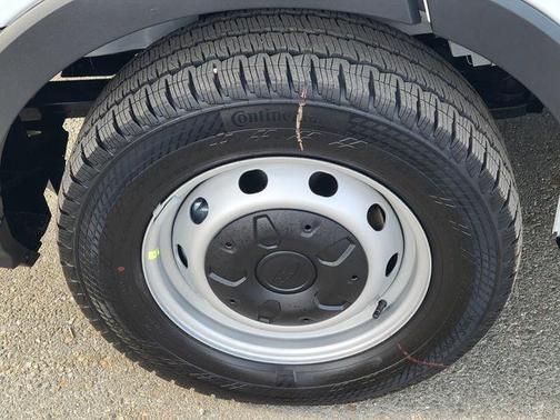 2026 Ford Transit-250 148 WB Medium Roof Cargo