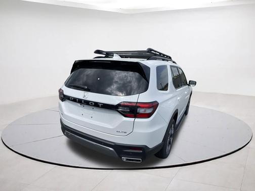 Platinum White Pearl 2026 Honda Pilot Elite