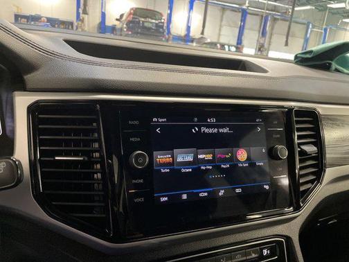 2022 Volkswagen Atlas Cross Sport 2.0T SE w/Technology 4MOTION