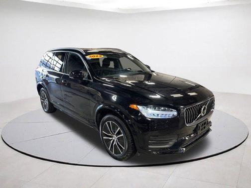 2022 Volvo XC90 T6 Momentum
