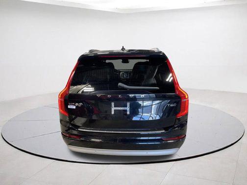 2022 Volvo XC90 T6 Momentum