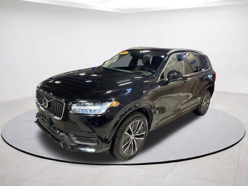 2022 Volvo XC90 T6 Momentum