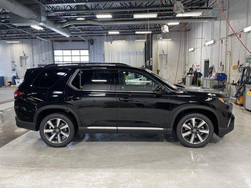 2025 Honda Pilot Touring 8-Passenger