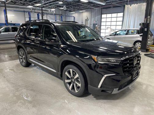 2025 Honda Pilot Touring 8-Passenger