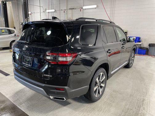 2025 Honda Pilot Touring 8-Passenger