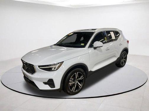 2025 Volvo XC40 B5 Core Bright Theme