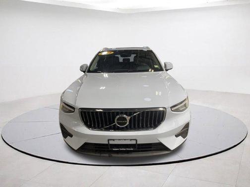 2025 Volvo XC40 B5 Core Bright Theme