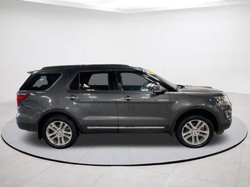 White Platinum Metallic Tri-Coat 2017 Ford Explorer Limited