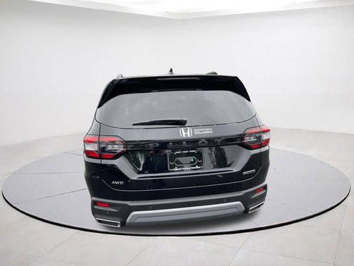 2025 Honda Pilot Touring 8-Passenger