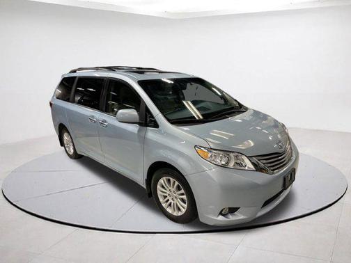 2017 Toyota Sienna XLE Premium