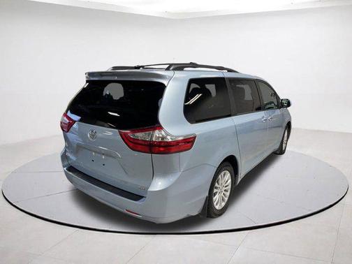 2017 Toyota Sienna XLE Premium