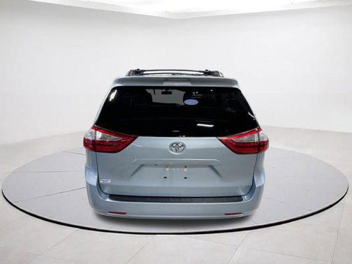 2017 Toyota Sienna XLE Premium