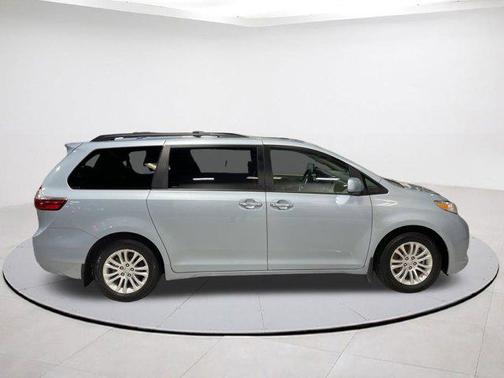 2017 Toyota Sienna XLE Premium