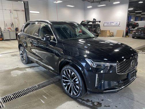 2025 Volvo XC90 B6 Plus 7-Seater