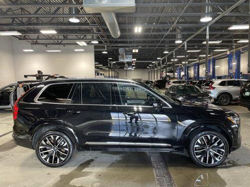 2025 Volvo XC90 B6 Plus 7-Seater