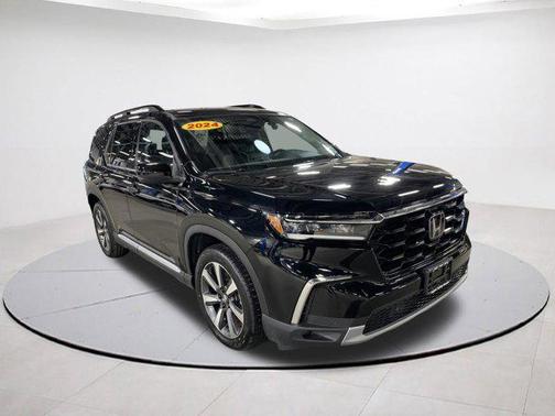 Crystal Black Pearl 2024 Honda Pilot Touring 8-Passenger